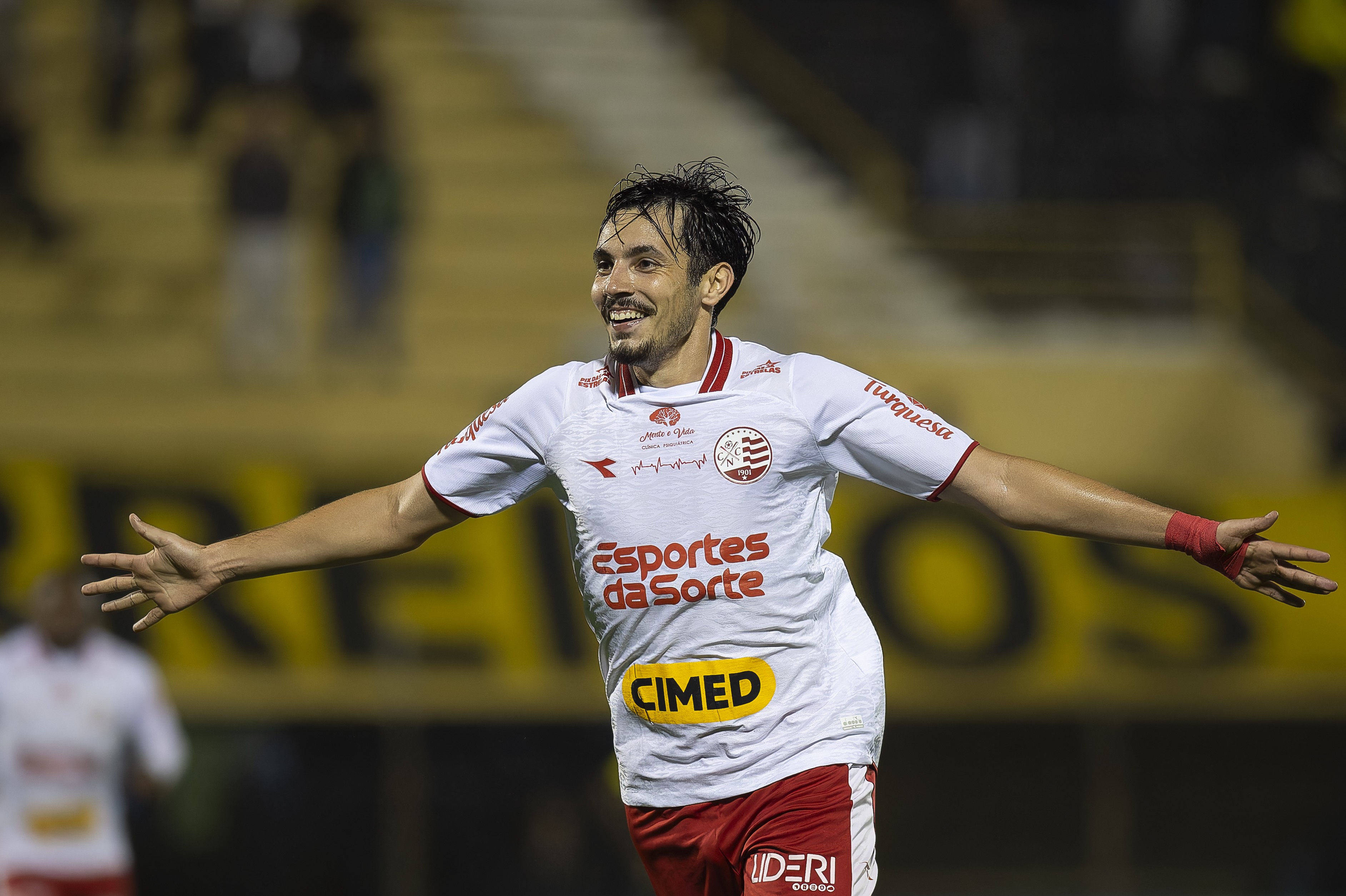 nathfreitasjor's tweet card. Meia Marco Antônio estava no Náutico e chega com contrato até o fim de 2027; já atacante Ryan era do Maranhão e assina por um ano