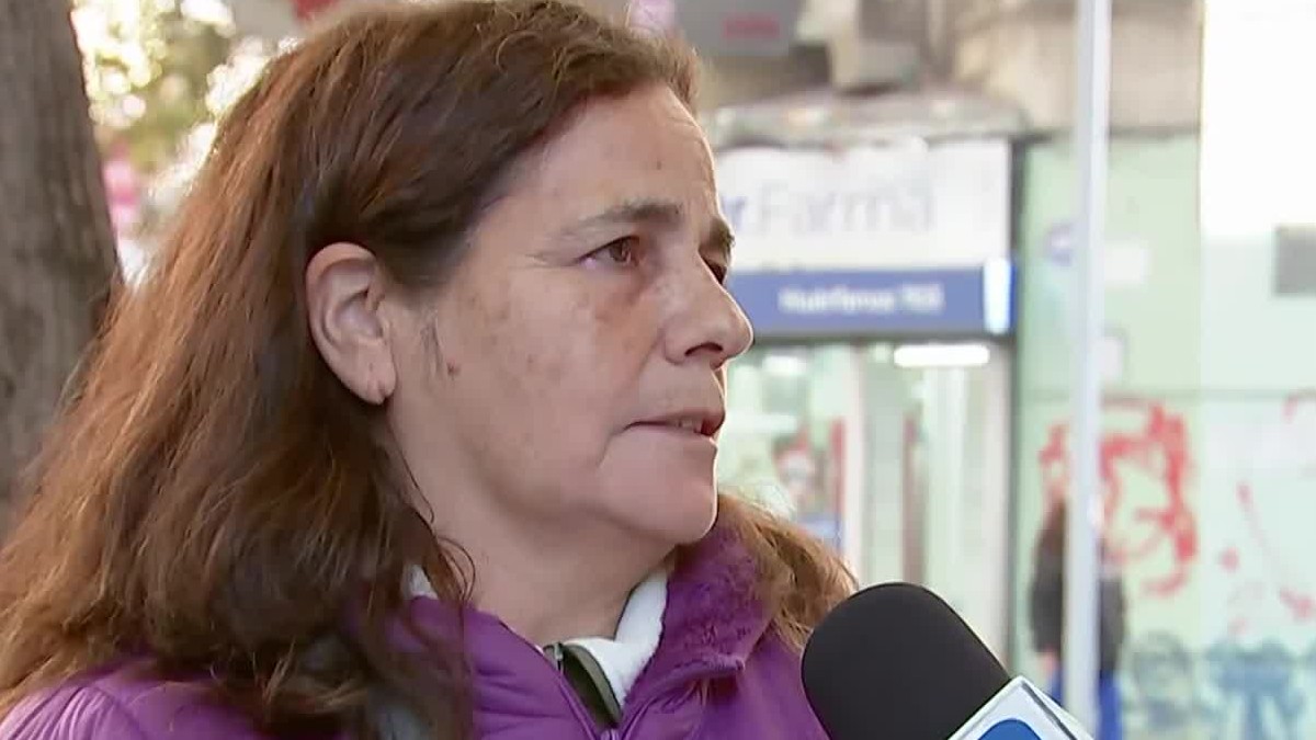 meganoticiascl's tweet card. María Leiva, asesora del hogar, denuncia que lleva seis meses sin recibir el pago de su licencia médica mientras espera atención médica en el sistema público. Conoce su caso.