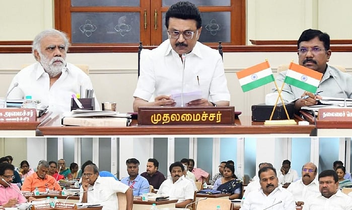 TamilTheHindu's tweet card. சென்னை: “மாநில அரசே எம்எல்ஏக்கள் தொகுதி மேம்பாடடு நிதியாக ரூ.3 கோடி வழங்கும் நிலையில், எம்.பி.க்கள் தொகுதி மேம்பாட்டு நிதியை ரூ.10 கோடியாக மத்திய அரசு உயர