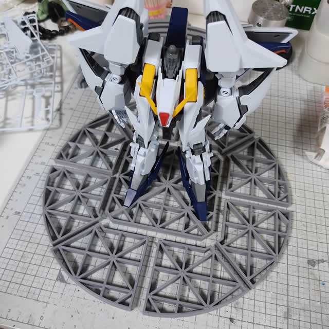 maggothand's tweet card. 3Dプリンターでパーツを造形して映画「閃光のハサウェイ」に登場した貨物ポッド（カーゴ・ピサ）を製作していきます…