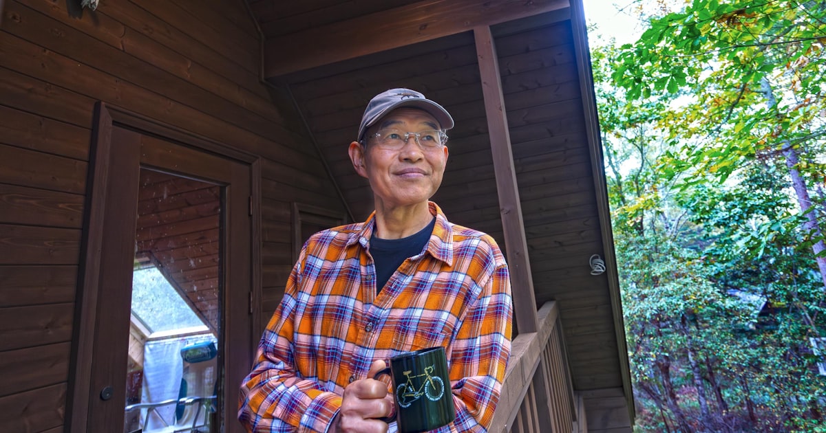 PanchoHidetake's tweet card. スティーブ・ジョブズ氏やイーロン・マスク氏の公式伝記を相次ぎ日本語に訳し、話題を呼んだ翻訳家の井口耕二さん。希代の経営者の言葉や哲学、人生を日本語に置き換える過程で意識したのは著者の心情だ。人工知能（AI）が及ばない「翻訳の地平」を日々追求する。いのくち・こうじ　1959年福岡県生まれ。東京大学工学部では石油代替エネルギーを研究した。卒業後の86年に出光興産に入社、在職中に米オハイオ州立大学...