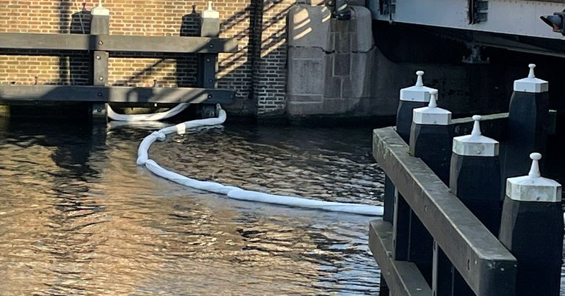 Brandstoflek op de Beestenmarkt in Leiden