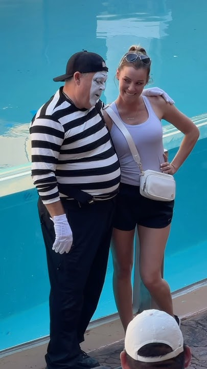 Zirobyte_ZBNet_'s tweet card. That look says everything 😂 Tom mime Seaworld #seaworldmime #tomth...