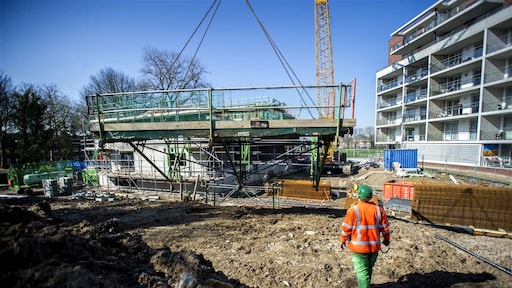 minhas_fahid's tweet card. Het kabinet trekt samen met gemeenten en provincies ruim 620 miljoen euro uit om snel 27 bouwprojecten, met in totaal ruim 51.000 woningen, mogelijk te maken. Zonder subsidie zouden de woningen niet...