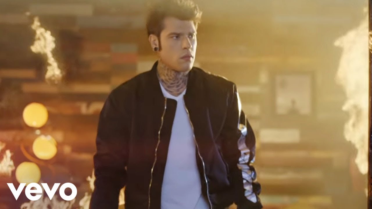 Fedez's tweet card. J-Ax & Fedez - Piccole cose (Official Video) ft. Alessandra Amoroso