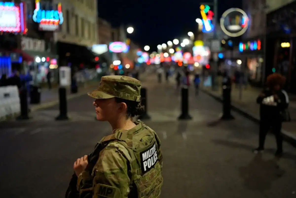 QuestoyQueLotro's tweet card. El incidente ocurrió alrededor de las 19:30 horas en Union Street, a unos pasos del centro del evento, donde se congregaban familias para la tradicional celebración.