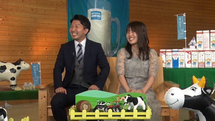 post_tvasahi's tweet card. 11月23日（日）の『新婚さんいらっしゃい！』に、1500キロも離れた“超別居婚カップル”が登場する。北海道の東部、自然豊かな別海町で暮らす夫は、雪印メグミルク社の別海工場に勤務。寂しさから、1DKの自宅には妻からもらったものや関係するものを飾るコーナ