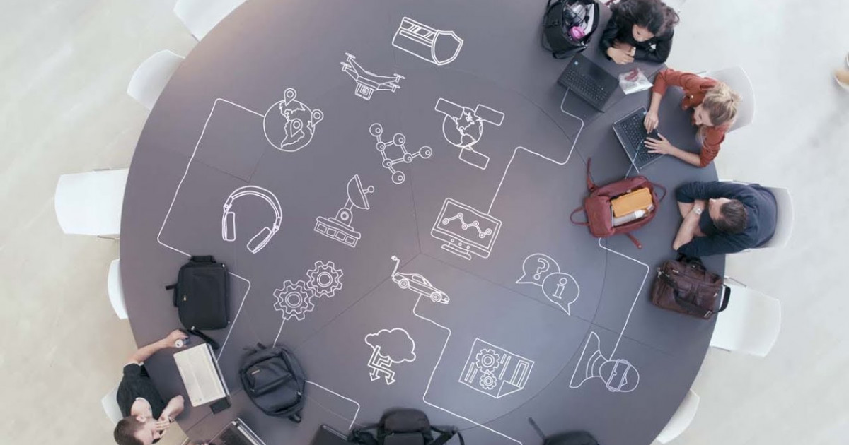 AmiekvdK's tweet card. Driving innovation together