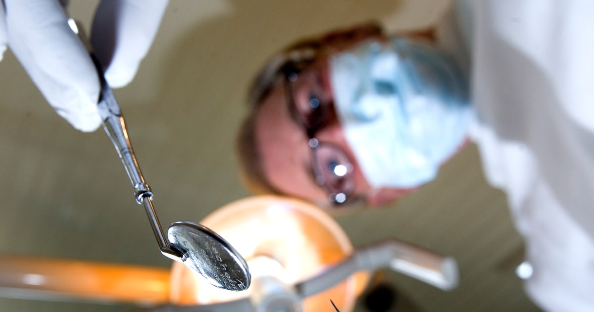 jimmydijk's tweet card. Mondzorg is duur, zeker voor wie onverzekerd is. Tandartsen en kaakchirurgen trekken daarom tanden en kiezen op verzoek, maar zonder tandheelkundige noodzaak.