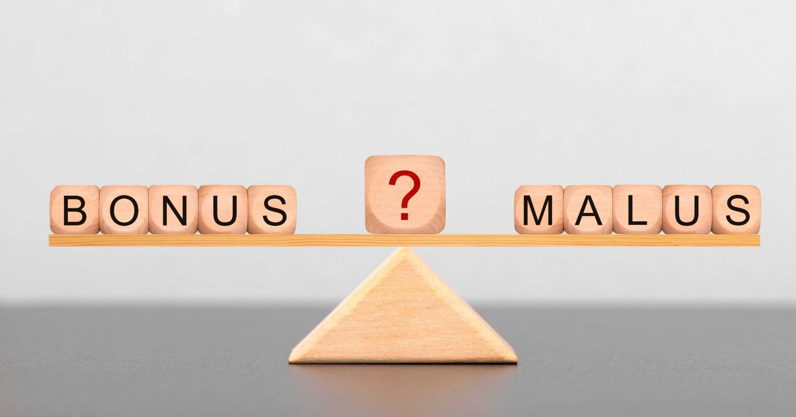 coursdecode's tweet card. Malus auto 2025 : seuils abaissés, taxe jusqu’à 70 000 € ! Découvrez les nouveaux montants et comment éviter cette surtaxe.