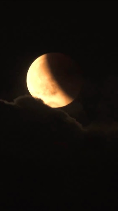 JochenLangbein's tweet card. Blood Moon 2025 Partial Eclipse rising #somerset