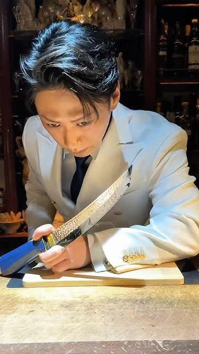 fullydunted's tweet card. 世界が注目する方のバーテンダー！麻布十番のセンティフォリアでは世界で活躍するバーテンダー駒井さんの作るカクテルが楽しめる。一杯4,00...