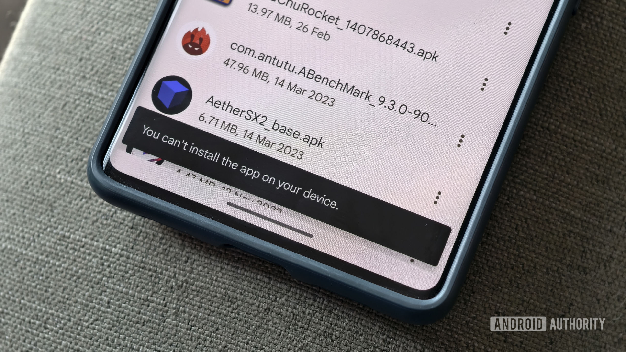 tatha_gautama's tweet card. A new Android malware enables a large-scale banking fraud by creating fake screens and secretly taking over your phone.