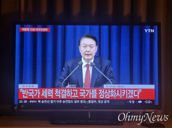 delta340's tweet card. 교육은 인간의 마음을 형성하는 일에 관여한다. 따라서 우리 사회를 심층적으로 해부하고 근본적으로 개선하기 위해서는 교육에 대한 성찰이 필수적이다. 우리 교육이 그동안 어떠하였기에 윤석열이라는 존재가 탄생하였을까? 그가 평범한