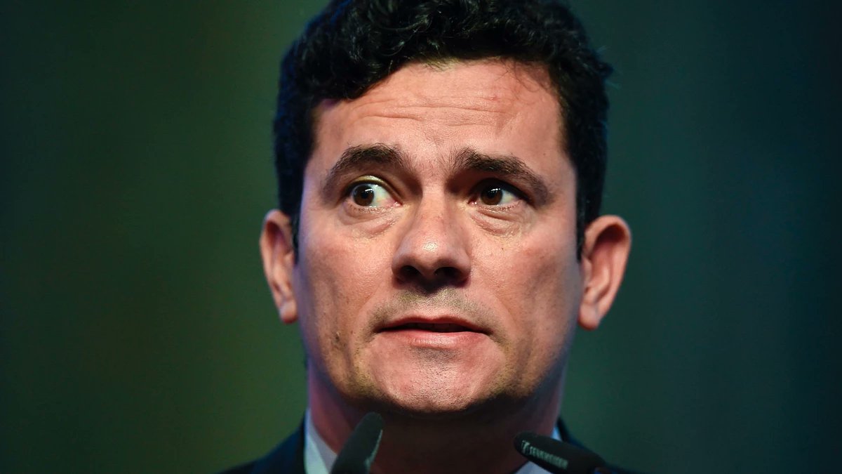 reinaldoazevedo's tweet card. Encontro sigiloso no Rio com plateia selecionada debateu propostas e viabilidade financeira da campanha. Assessoria fala em ‘agenda vazia’.