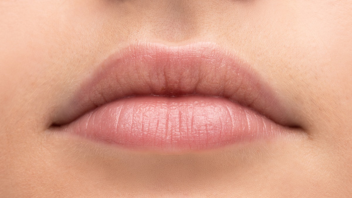 CLINIMED's tweet card. The injectors apply the golden ratio 1.618—known as Φ (phi)—to identify the proper points for injection and never inject more than 1–1.5 ml of HA per session.