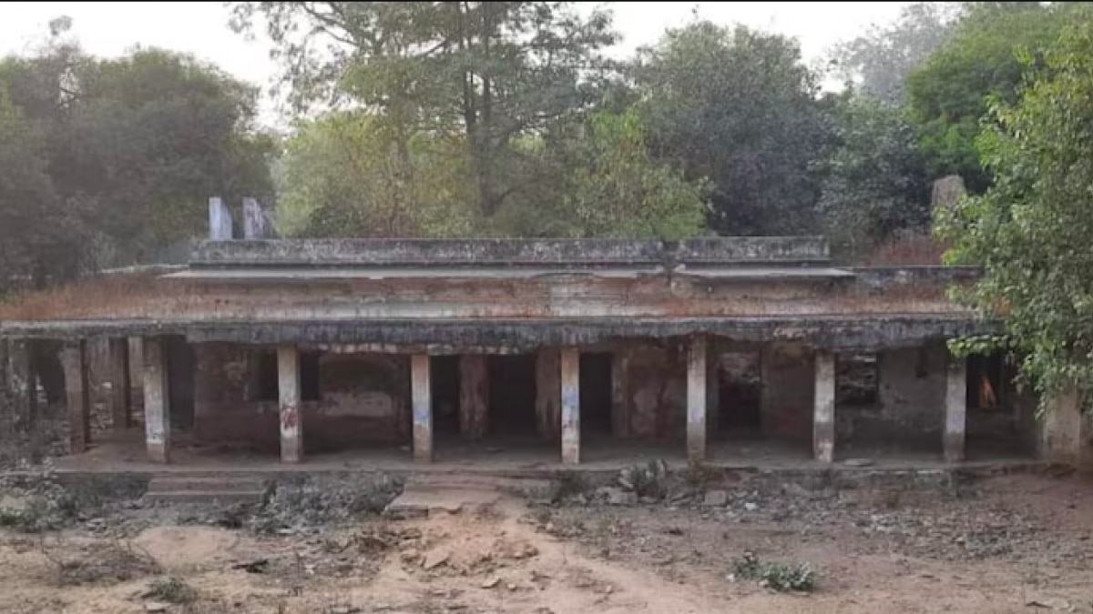 algolmitra's tweet card. The Delhi government’s vigilance team has served a notice to IAS officer Udit Prakash Rai for the demolition of a palace of the Pathan period, the only remnant of the Khizrabad city.