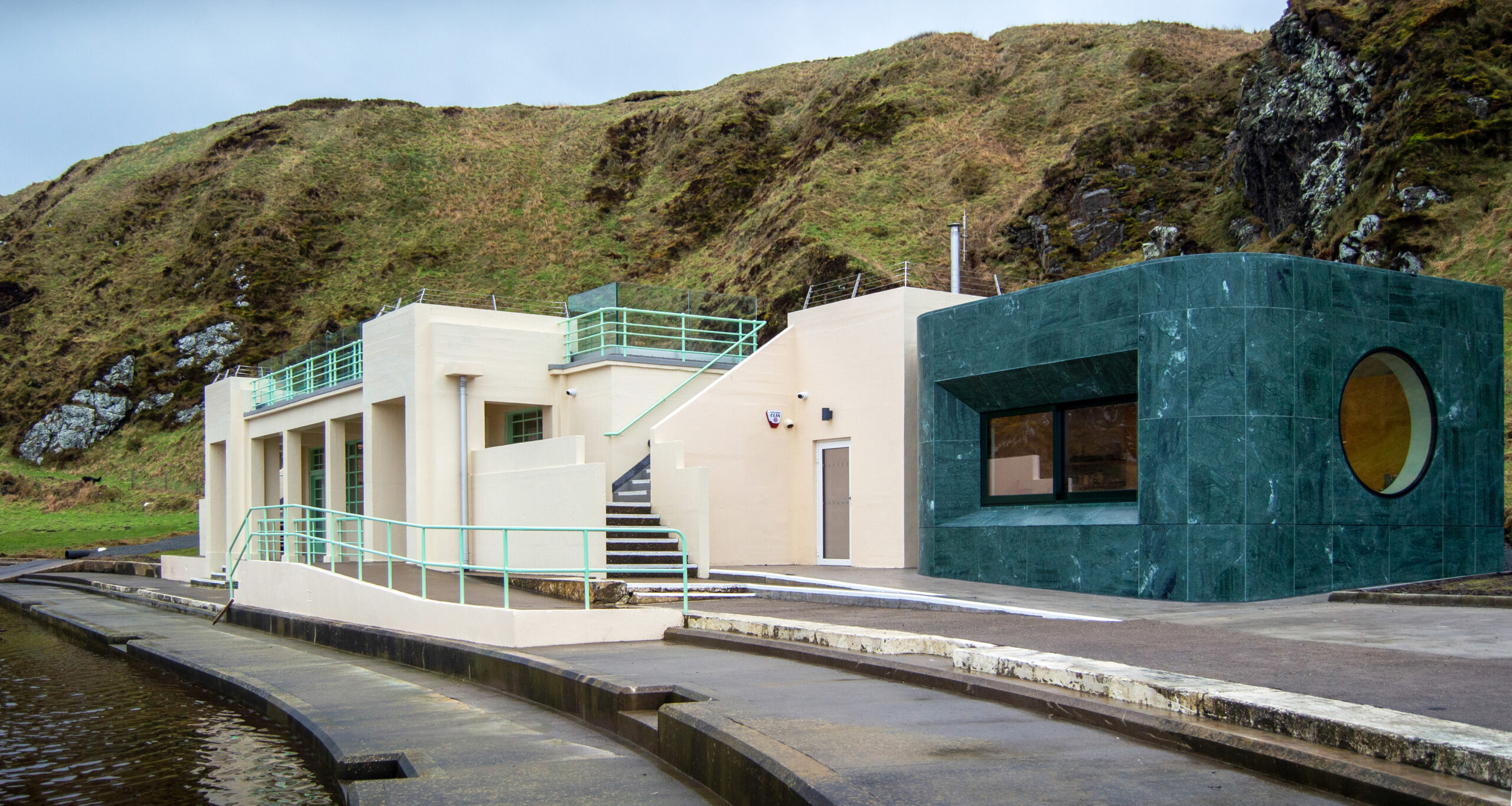 ScottishDesign's tweet card. Tarlair is a unique triple pool structure comprising paddling pool, boating pool, swimming pool and pavilion (tea-room), located just outside Macduff. The pumpe