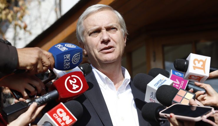 CNNChile's tweet card. En un punto de prensa este sábado, José Antonio Kast endureció sus críticas al Gobierno y a la candidata oficialista Jeannette Jara, acusándolos de desatender las urgencias sociales y la crisis de...