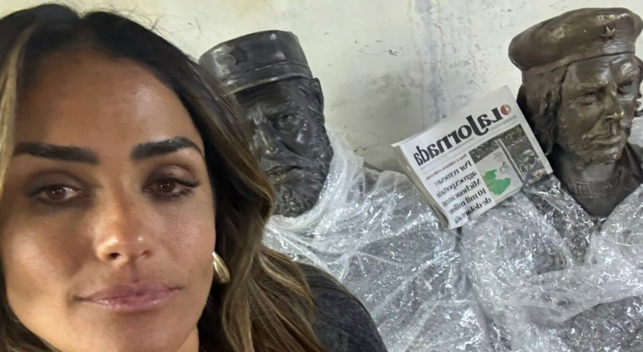 Hora24Noticias's tweet card. Ciudad de México, (21 noviembre 2025).- La Alcaldesa de Cuauhtémoc, Alessandra Rojo de la Vega, propuso el jueves fundir las estatuas del expresidente de Cuba, Fidel Castro, y del ideólogo y comand...