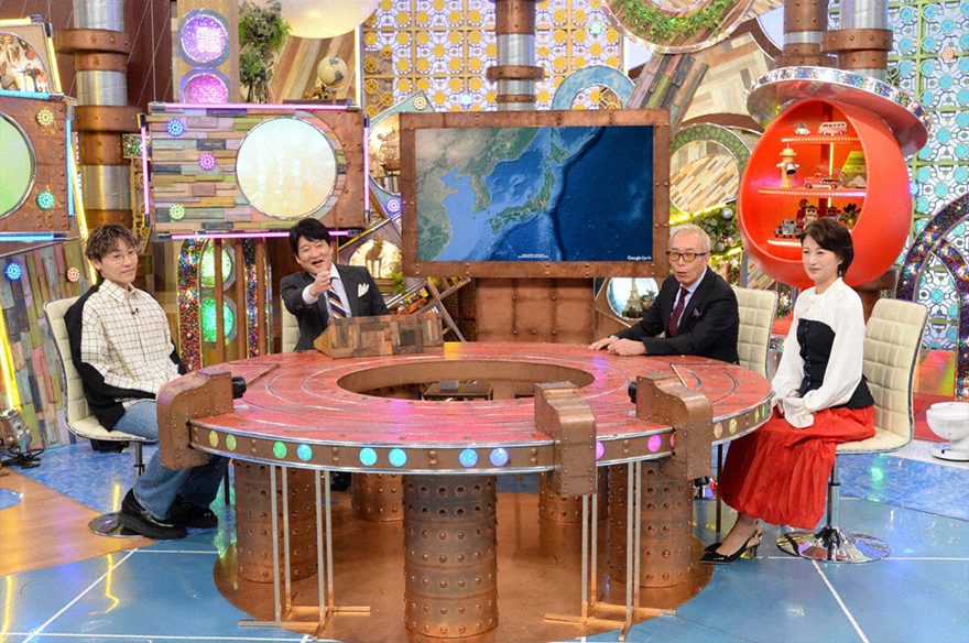 post_tvasahi's tweet card. 日本各地の人里離れた場所になぜだかポツンと存在する一軒家と、そこに住まう人物の人生にも迫る番組『ポツンと一軒家』。11月23日（日）は、ゲストに馬場典子と小森隼（GENERATIONS from EXILE TRIBE）を迎えて放送される。奈良県の山の真っただ中にポツンと