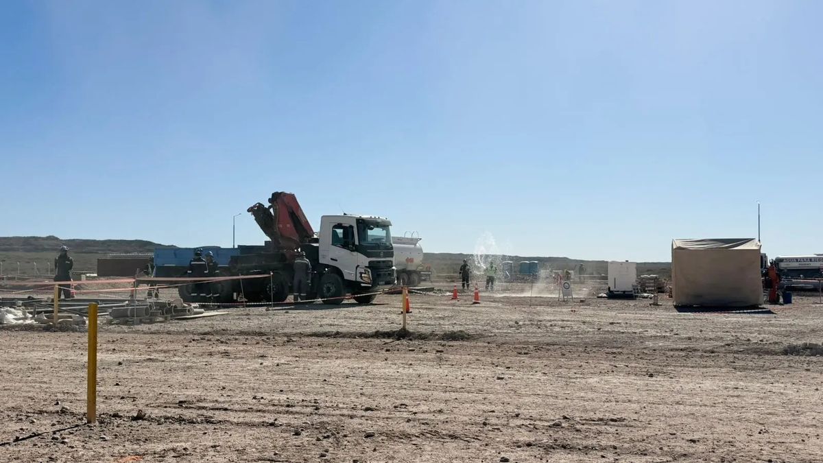 MasEnergiaLMN's tweet card. El relevamiento laboral que realizó el Gobierno de Río Negro confirmó que más de los trabajadores que se desempeñan en la mega obra son locales.