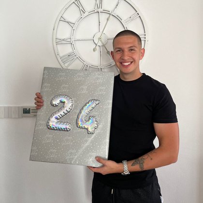 Tweet card summary image