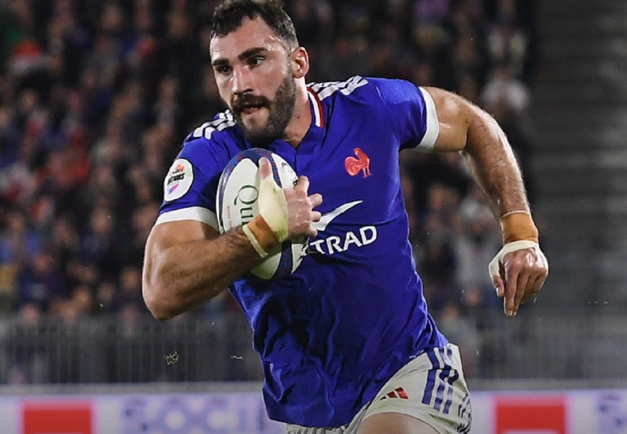 Blog_RCT's tweet card. Le XV de France a clôturé sa tournée d’automne sur une note positive grâce à sa victoire contre l’Australie (48-33), samedi. Un succès qui permet aux Bleus de terminer l’année avec un bilan légèrem...