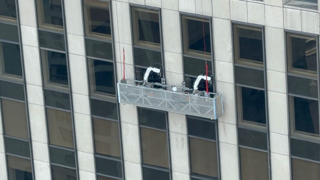 Inman's tweet card. The Skyline Robotics robot will be tasked with maintaining the windows of a Durst Organization-owned 45-story Class A office tower on Sixth Avenue in New York City, it was announced this week.