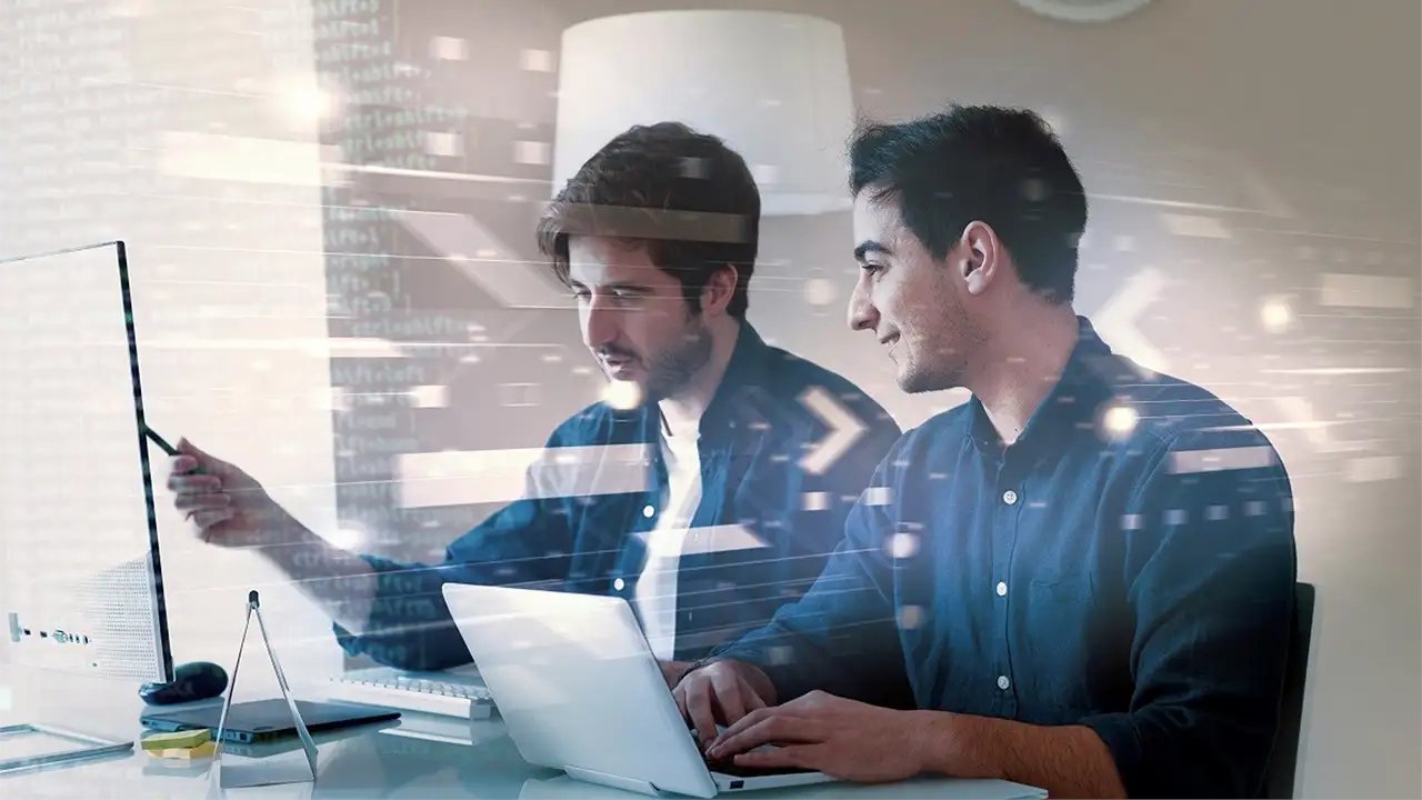 Forbes_Mexico's tweet card. Las opiniones están muy divididas: hay programadores que lo ven como una herramienta genial y otros que creen que les va a quitar el trabajo. Aquí te voy a contar lo que está pasando realmente. Si...