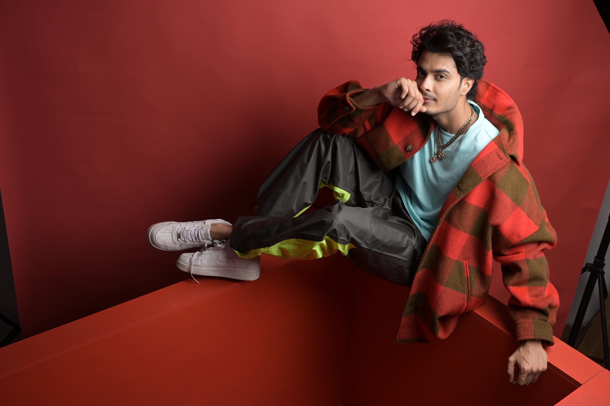 RollingStoneIN's tweet card. It’s understandable to hear singer-composer and lyricist Gurnazar say that he’s “truly overwhelmed” by the response to his Punjabi love song “Dil Tu Jaan Tu,” made with music producer Chet Singh....