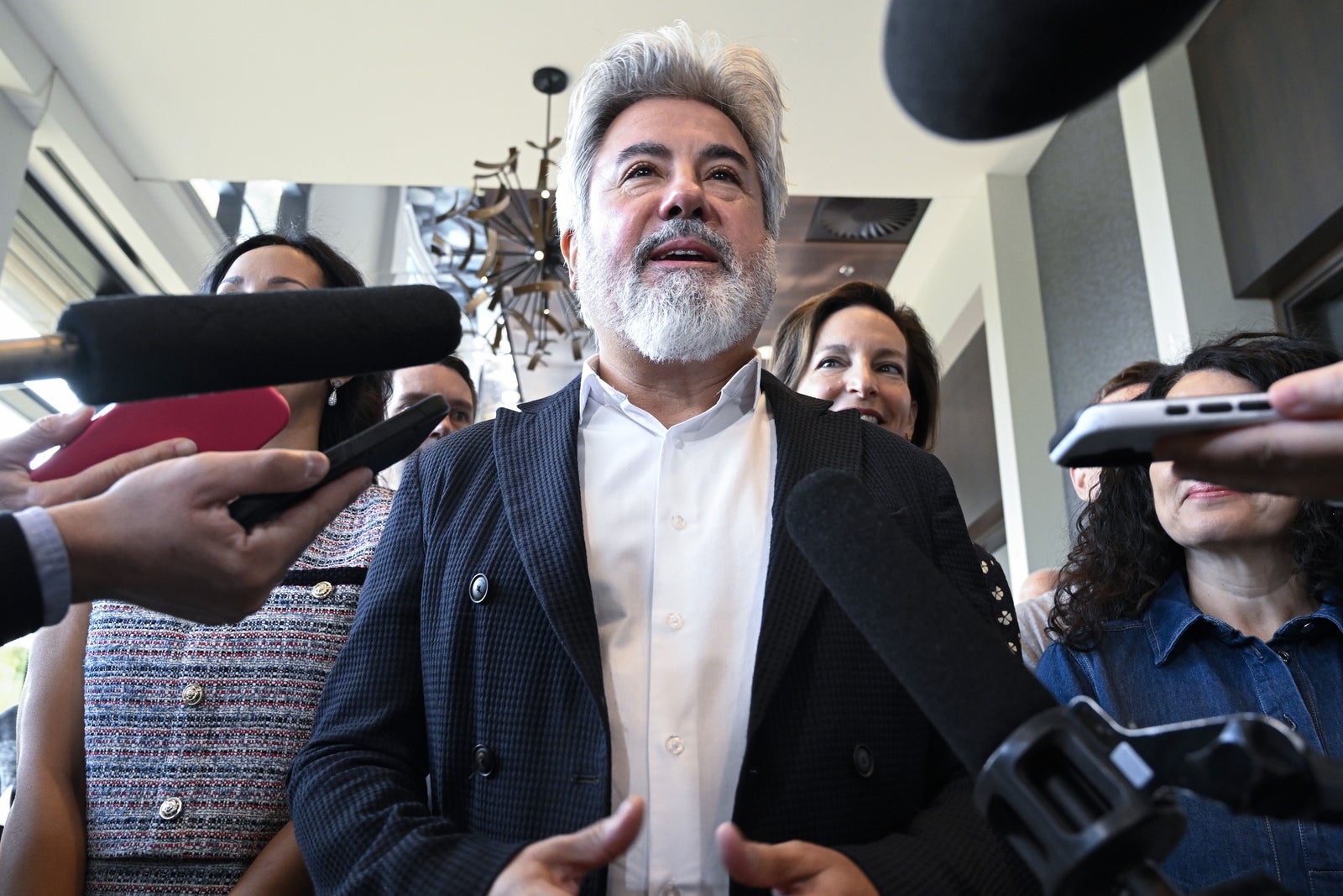 LeDevoir's tweet card. Le chef libéral a commencé à décrire de quoi aurait l’air un gouvernement libéral avec lui à sa tête.