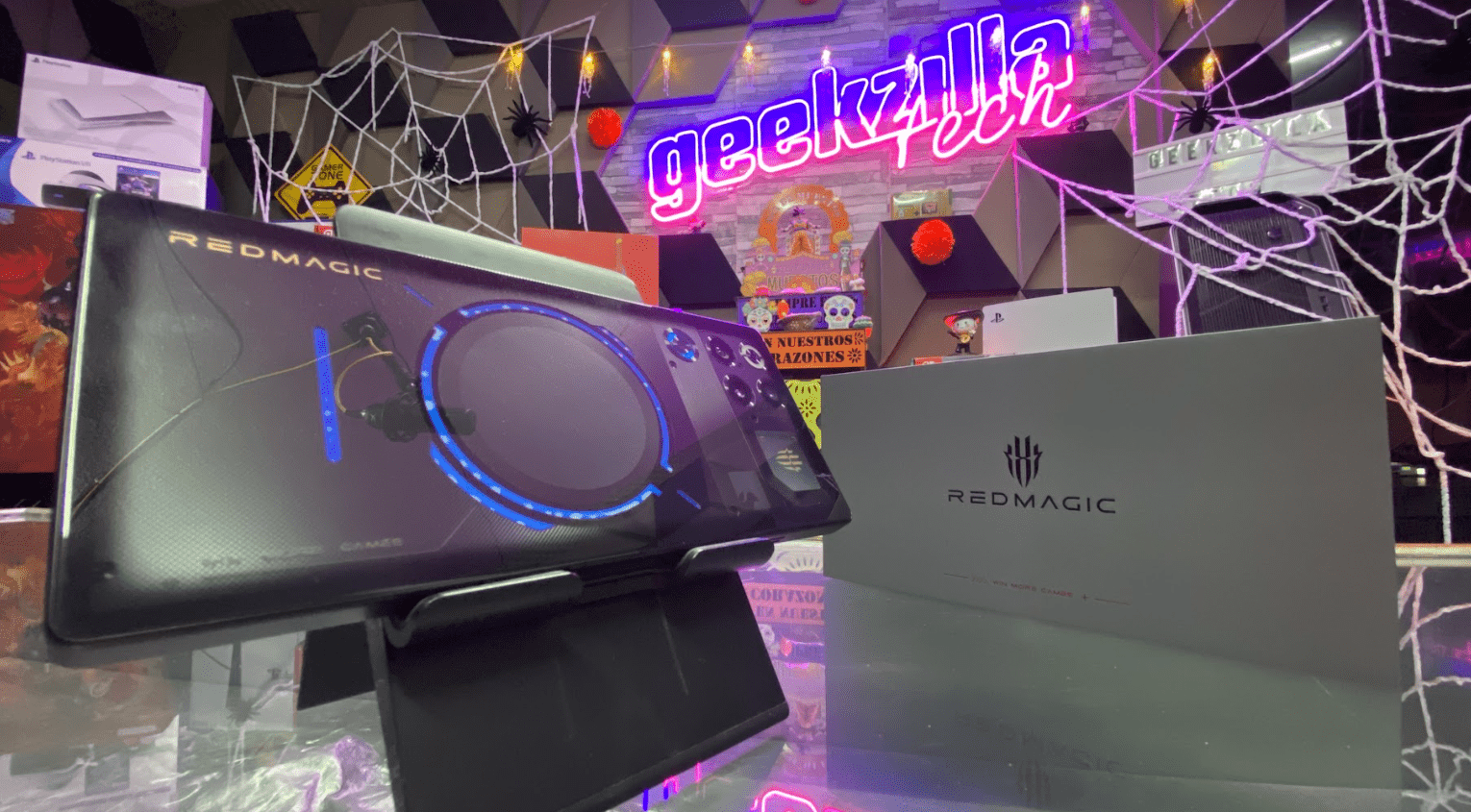 GeekZillaTech's tweet card. El REDMAGIC 11 Pro viene dispuesto a competir en serio: potencia bruta, un sistema de refrigeración que suena a laboratorio y herramientas pensadas para