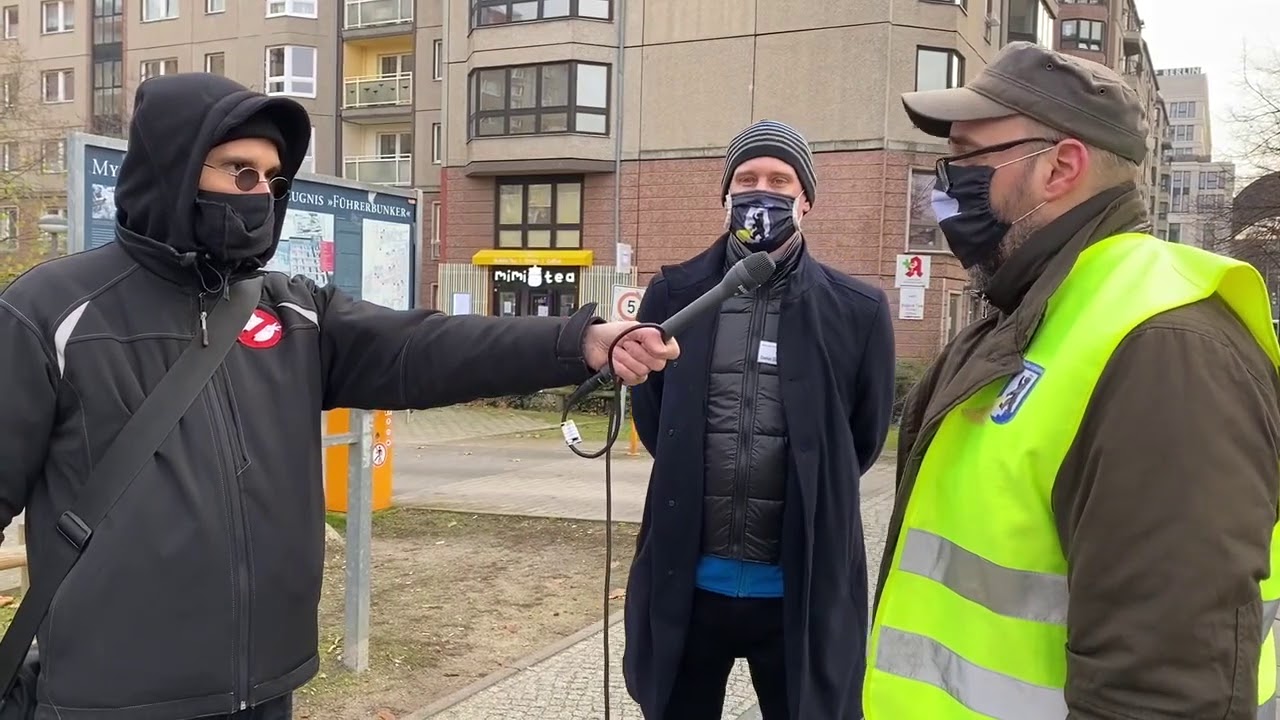 TimeAndHistory's tweet card. Mark Benecke: Führerbunker Berlin