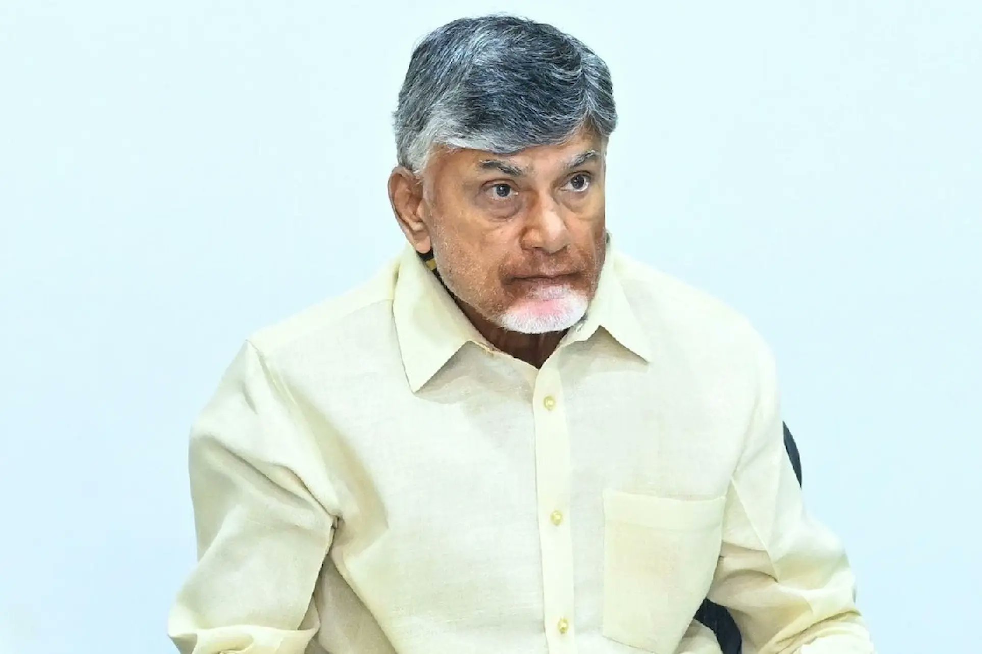 myvaartha's tweet card. CM Chandrababu: ఎమ్మెల్యే కొలికపూడి శ్రీనివాసరావు, విజయవాడ ఎంపీ కేశినేని చిన్ని మధ్య బహిరంగంగా నడుస్తున్న వివాదంపై తీవ్ర అసహనం వ్యక్తం చేశారు.
