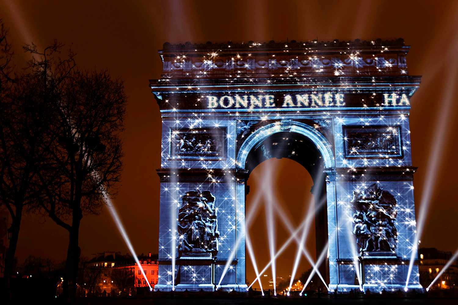 notcommonlyc's tweet card. Saying Happy New Year in French can be tricky. Examples show how to wish "la bonne année" or "bonne santé" to your French friends.