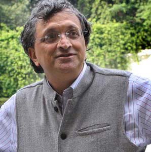 daksheshthacker's tweet card. Ramachandra Guha - History's Footman | Anita Nair