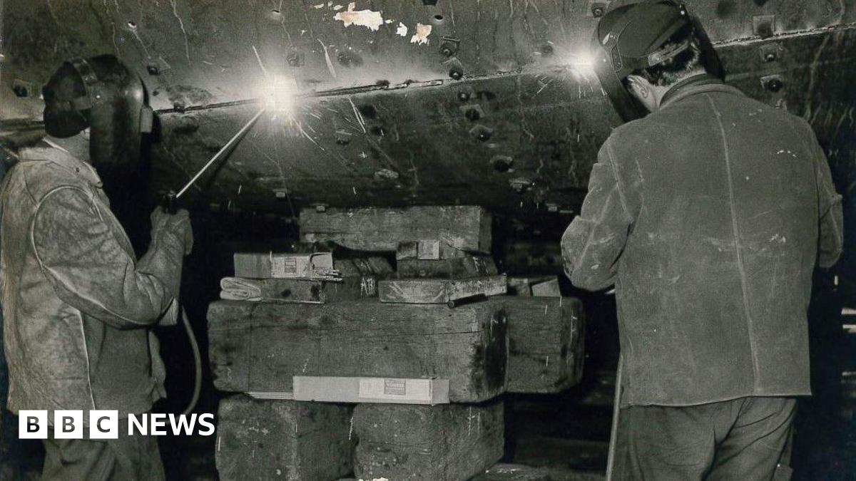 Naomi_Daw's tweet card. Goole Museum is planning an exhibition focusing on shipyard workers and their lives.