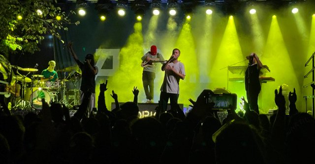 Tweet card summary image