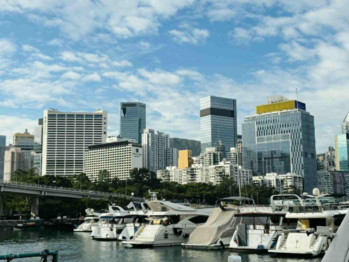 MINKEI_NEWS_HK's tweet card. アメリカの大手銀行で香港でも多くに支店網を抱えリテール業務も行うシティバンクが11月18日、富裕層の実態調査「香港千萬富翁調査報告2025（Hong Kong Affluent Study 2025）」を発表した。