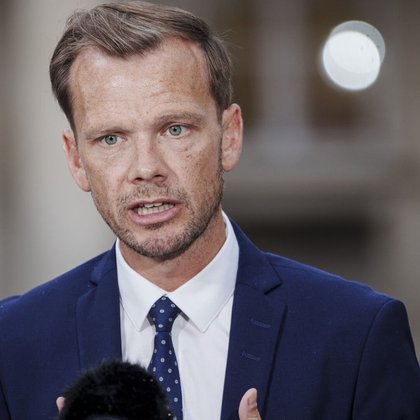 Tweet card summary image