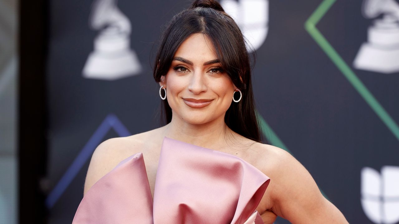 voguelatam's tweet card. ¡Y nos encanta!