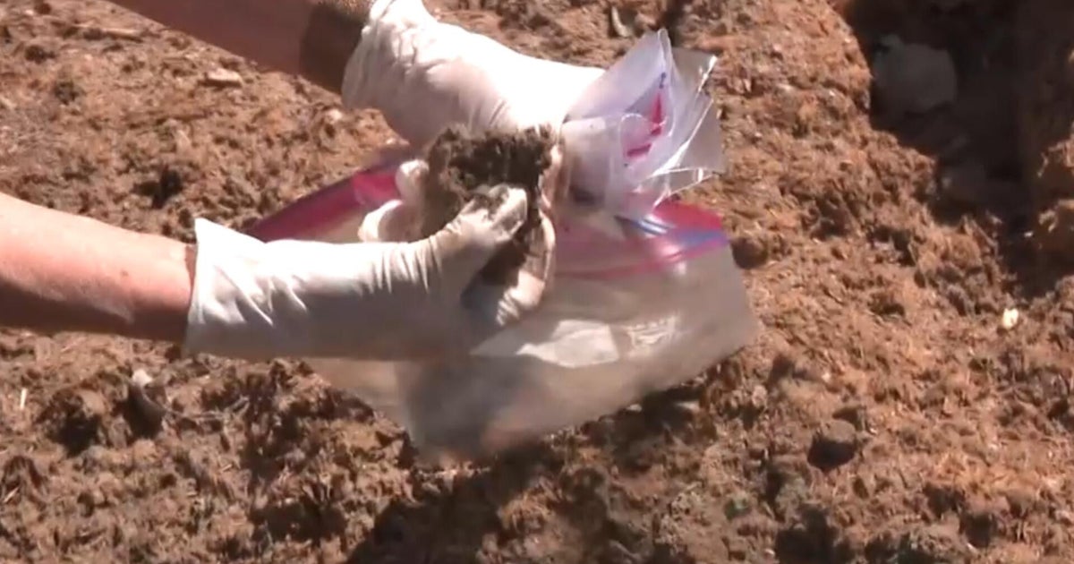 EnviroNotes's tweet card. The federal government banned lead-based paint for residential use in 1978, but according to numbers from Caltech, more than 90% of the homes in Altadena were built before 1975.