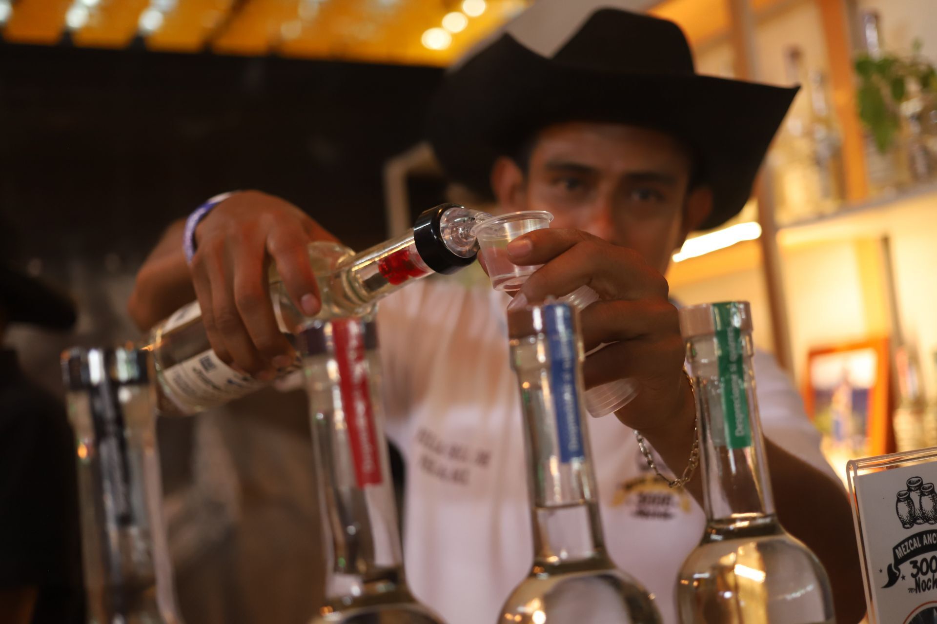 ElIndpendiente's tweet card. Una de las bebidas espirituosas que ha tenido crecimiento exponencial en los últimos años ha sido el mezcal. Hablamos de un mercado que este año espera alcanzar ventas por más de mil 200 millones de...