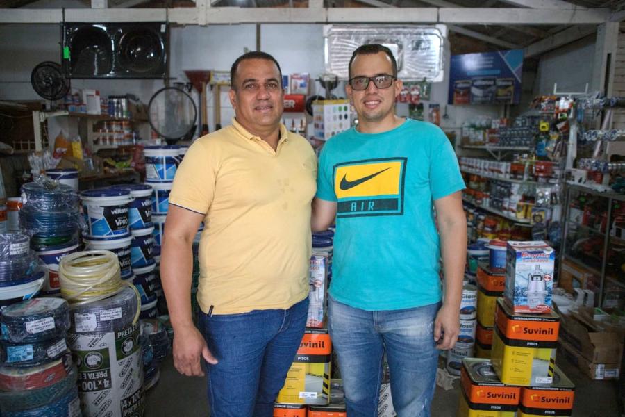 ONUBrasil's tweet card. Argenis se recorda exatamente do dia em que deixou a Venezuela, em 2018, para atravessar a fronteira para o território brasileiro. Junto com o filho, que leva o mesmo nome do pai, a lembrança daquele...