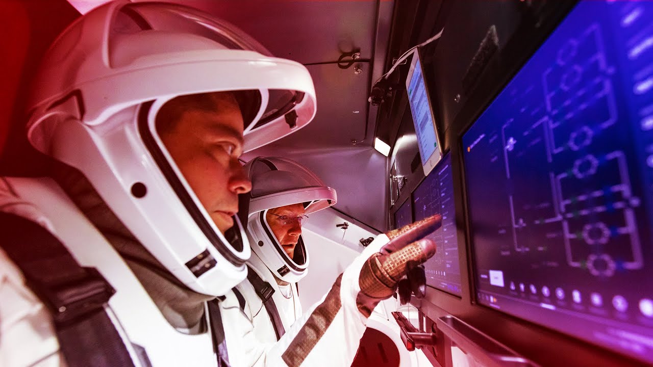 logeshsimba's tweet card. How a touchscreen controls SpaceX's new spacecraft