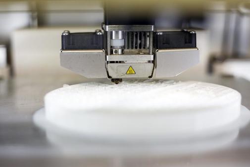 DModel3's tweet card. José Julio volvió a nacer el pasado 3 de abril. Ingresó en Urgencias del Hospital Gregorio Marañón de Madrid con una lesión en la aorta que le tenía al borde de la muerte. Salvar s