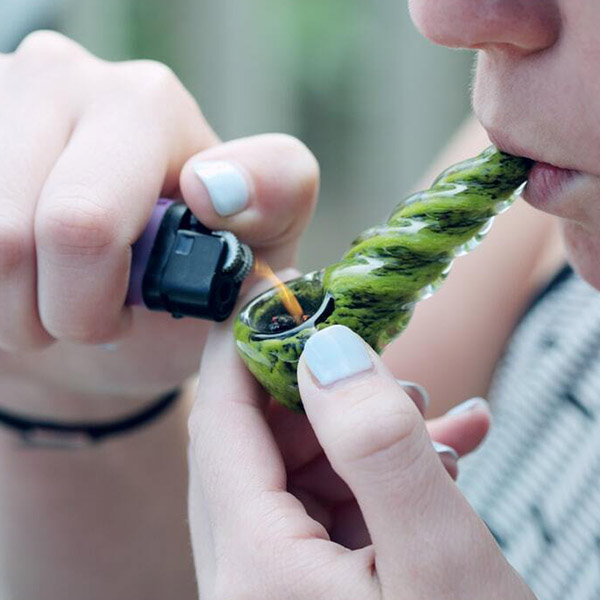 GuideToVaping's tweet card. Thanks to research, people are getting to know the benefits of hemp buds. This has increased its worldwide popularity with some countries legalizing its use