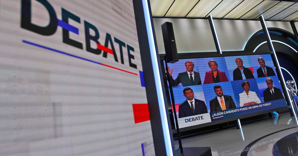 latercera's tweet card. Según los expertos, el primer debate presidencial que reunió a los ocho candidatos dejó como vencedora a la abanderada de Chile Vamos, mientras que el expresidente del fútbol chileno fue el que mejor...