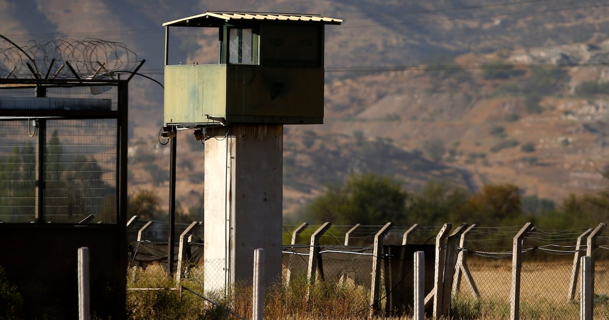 latercera's tweet card. José Zara Holger, exmiembro del Departamento Exterior de la Dina, fue condenado por la Corte Suprema en 2010 a 15 años y un día de presidio, por el atentado explosivo que le costó la vida al general...